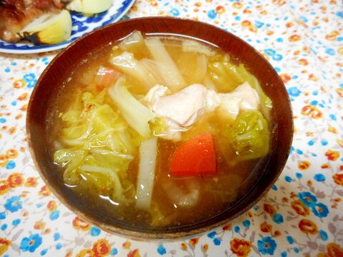 鶏肉と白菜の味噌汁